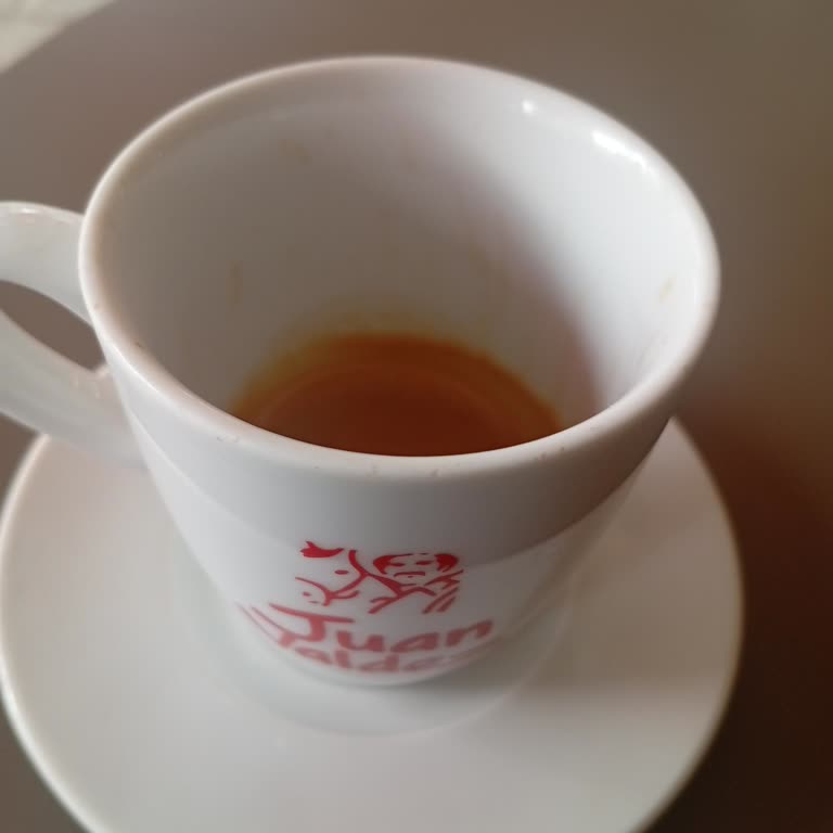 Shot Americano mal servido en Juan Valdez, solicito preparación correcta