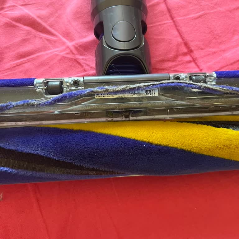 Dyson Süpürge Alt Parçası Kendi Kendine Çıktı, Garanti Dışı Ücret İstendi