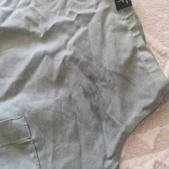 Spray Nivea dañó mi ropa, solicito compensación por los daños