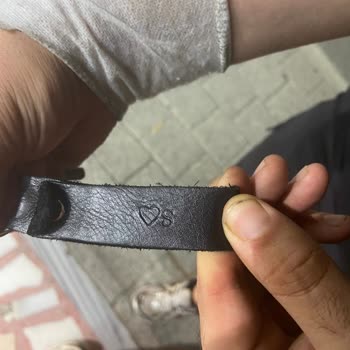 B Harfi Baskı Hatası Olan Cüzdan Ve Anahtarlık İçin Çözüm Bekliyorum