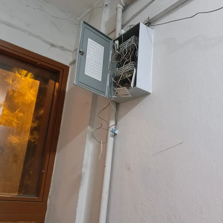 TTNET Ev İnternetim 4 Gündür Kesik, Kablolar Dağınık Ve Çözüm Yok