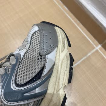 New Balance 530 Ayakkabısında Köşe Açılması Ve Değişim İsteği
