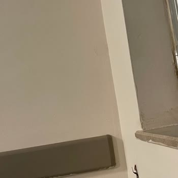 Tokat Erbaa Devlet Hastanesi Acil Servis Bekleme Alanında Böceklerle Hijyen İhmal Edildi