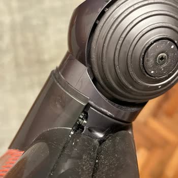 Dyson Servisinde Kırık Ve Eksik Vida İle Geri Gelen Süpürge Müşteri Desteği Yanıt Vermiyor