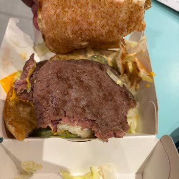 Pişmemiş Hamburger Ve Eksik Sipariş, Çözüm Odaklı Olmayan Personel