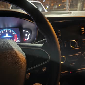 Renault Megane Multimedya Ünitesi Sürekli Kapanması Garanti Kapsamında Değişim Talebi