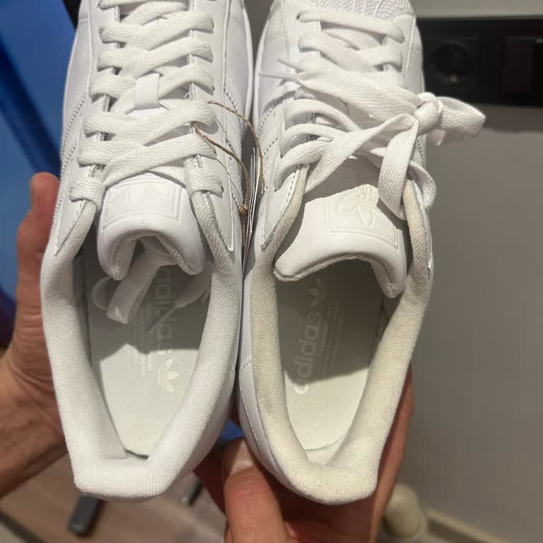 Adidas Superstar Ayakkabısında Renk Uyumsuzluğu Ve Kalite Kontrol Eksikliği
