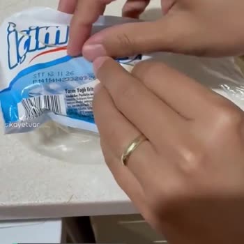 İçim Kaşar Peyniri İçinde Kıl