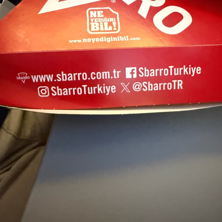 Yüksek Fiyatlı Düşük Kaliteli Sbarro Pizza Ve Plastik Kola İçin İade Talebi