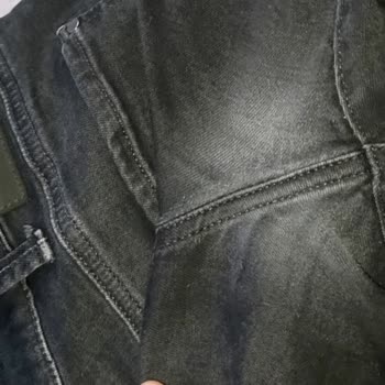 Mavi Pantolon 4 Kez Kullanımda Ağ Bölümü Eridi: Üretim Hatası