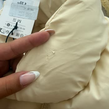 Bershka Şişme Yelekte Yırtık Ve Deformasyon: Hızlı Değişim Ve İade Talebi