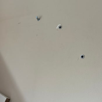 Yanlış Montaj Nedeniyle Duvar Ünitesi Düşerek Güvenlik Riski Oluşturdu Ve Haksız Ücret Kesildi