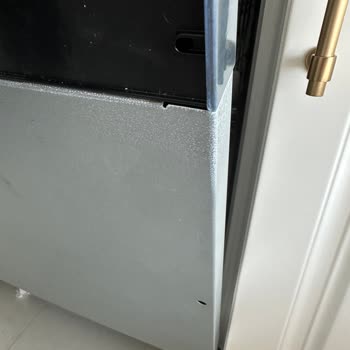 Bosch'tan Yeni Bulaşık Makinesi Dış Yüzeyinde Oksitlenme Ve Lekeler: Çözüm İsteniyor