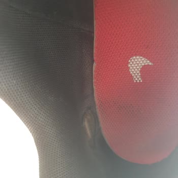 Nike Ayakkabısının İç Astarı 60 Günde Yırtıldı, Değişim Reddedildi