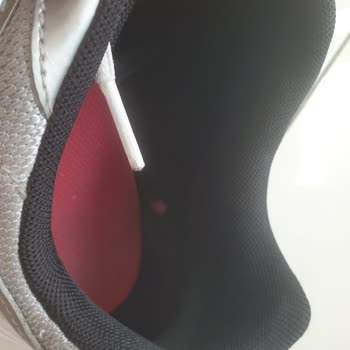 Nike Ayakkabısının İç Astarı 60 Günde Yırtıldı, Değişim Reddedildi