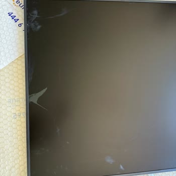Samsung Yetkili Servisinin Dikkatsiz Montajı Sonrası 75 İnç Frame TV Kırıldı