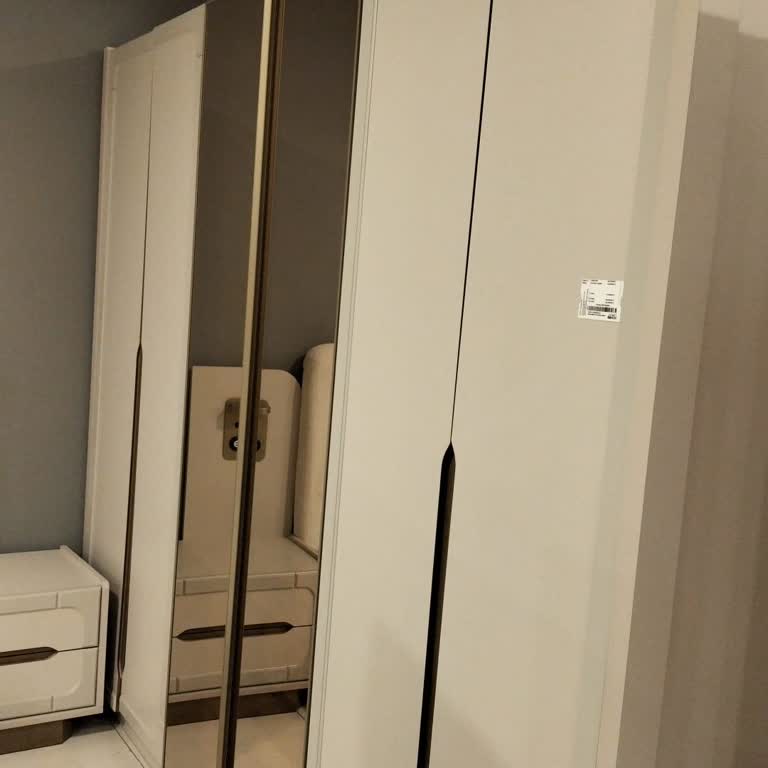 Teslim Edilmemiş Yatak Odası Dolabı Ve Sürekli Değişen Teslim Tarihleri