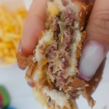 Keçiören McDonald's Şubesinde Big Mac Köfteleri Çiğ Çıktı Ve Güven Kaybı