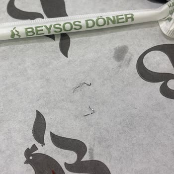 Dönerde Bulaşık Teli Çıktı, Çalışanlar Özürsüz Davrandı