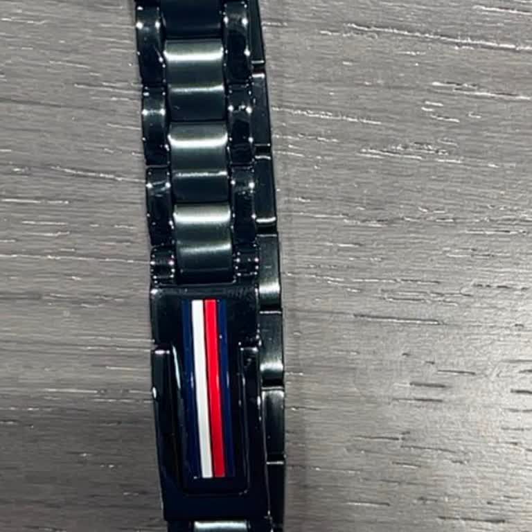 Zayıf Mıknatıslar Nedeniyle Tomy Hilfiger Bileklikte Güvenlik Sorunu Ve İade Talebi