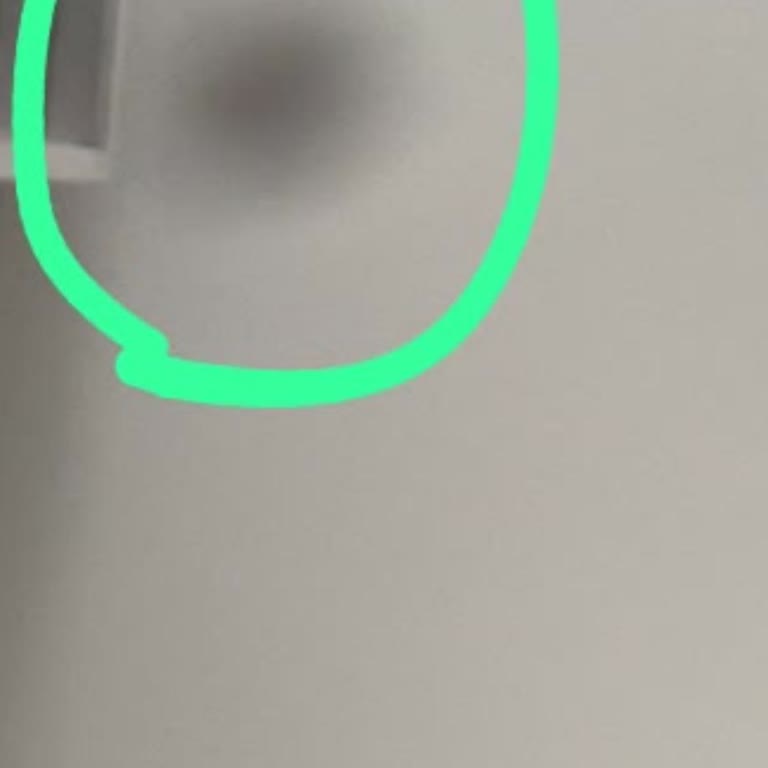 Değişmiş Parçalar Ve Ön Kamerada Leke Olan IPhone 15 Pro Max İçin Tam İade Talebi