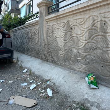 Fakıuşağı Mahallesi Sokak Ve Parkta Yetersiz Temizlik Çocukların Sağlığını Tehlikeye Atıyor