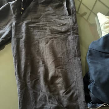 Kağan Ky Fashion Pantolonun Her İki Ön Kısmında Pembeleşme Ve Renk Solmaları Oluştu