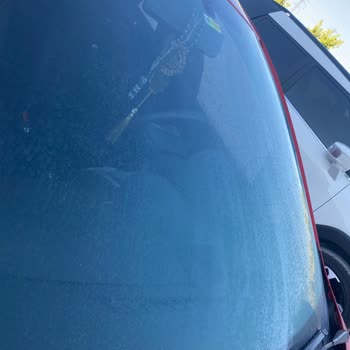 AVM Otoparkındaki Çim Sulaması Nedeniyle Araç Lekeleri İçin 5.500 TL İade Talebi