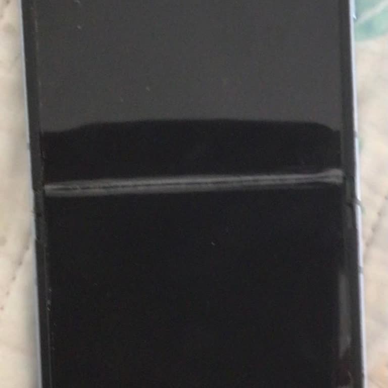 Samsung Galaxy Z Flip 6 Ekran Hasarı Ve Hatalı Koruyucu Değişimi İddiası