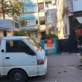 Garaj Girişindeki Sürekli Araç Parkı Engeli Ve Kalıcı Çözüm Talebi