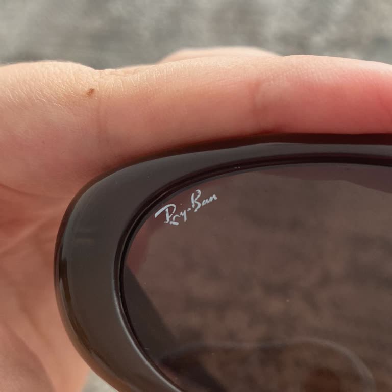 Rayban Gözlüğünde Yazı Silik Ve Kullanılmış İzler, Yeni Ürün Talebi