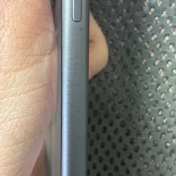 Titanyum Kasa Çizildi, Cihaz Performans Ve Isınma Sorunları Yaşıyor, Servis Sorun Yok Diyor