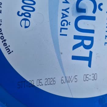 Son Kullanma Tarihi Geçmiş Küflü Yoğurt Ve Kaba Personel Davranışı