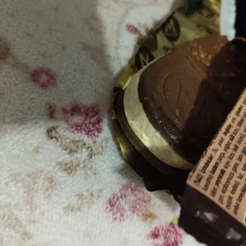 Ambalajla Uyuşmayan Magnum Dondurması Çubuk Ve Badem Eksikliği