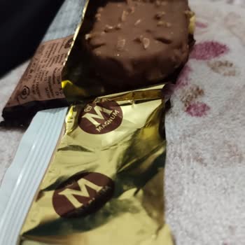 Ambalajla Uyuşmayan Magnum Dondurması Çubuk Ve Badem Eksikliği