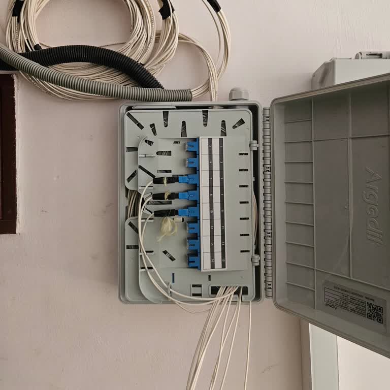 Fiber Kurulumunda Özensiz Çalışma, Kapı Zili Arızası Ve Bina Girişinde Bağlantı Hatası