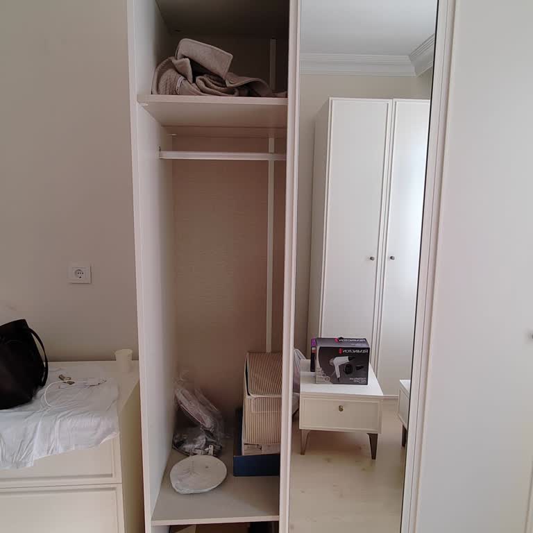 Kırılan Gardırop Kapasının Aylarca Teslim Edilmemesi Ve Verilen Sözlerin Tutulmaması