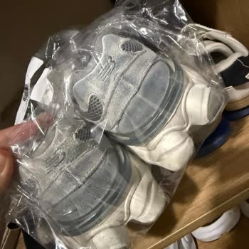 New Balance 9060 Ayakkabısında Süet Üzerinde Renk Transferi Ve İade Talebi