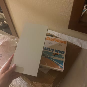 Amazon Siparişimde Kitaplar Yerine Sunta Çıktı, Koli Yırtık Ve Hasarlı