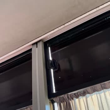 Otobüs 615’te Klima Çalışmıyor, Cam Kilitleri Açılmıyor Ve Sıcaklık Katlanılmaz