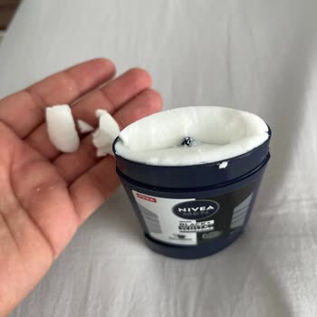 Solicito Cambio y Reembolso del Nivea Black & White por Rotura Prematura