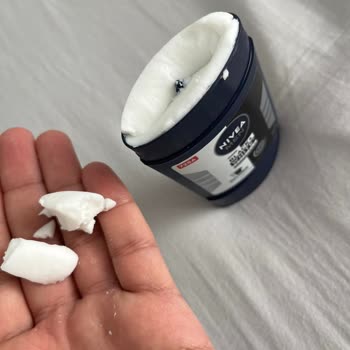 Solicito Cambio y Reembolso del Nivea Black & White por Rotura Prematura