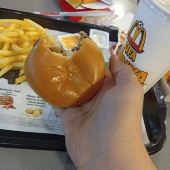 Adana Galleria McDonald's’ta 960 TL’lik Siparişte Soğuk İçecek Ve Küçük Hamburger Sorunu