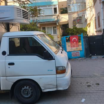 Garaj Girişi Araç Parkı Nedeniyle Sürekli Engelleniyor