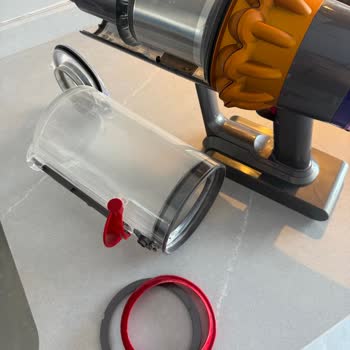 Dyson V15 Detect Absolute Haznesindeki Kırılan Lastik Parçası İçin Ücretsiz Değişim Talebi