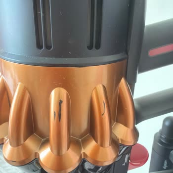 Dyson Servisinde Ürün Çizik Ve Eğik Şekilde Geri Döndü