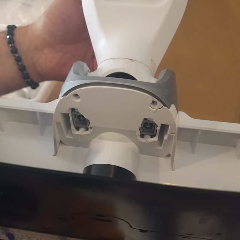 Tefal Model 10 Süpürge Parçalarının Normal Kullanımda Kırılması Ve Haksız Servis Ücreti Talebi