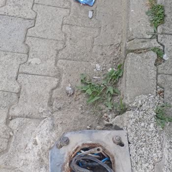 Araklı’da Paslı Metal Kutu Aracımın Lastiğini Yırtarak Güvenliği Tehlikeye Attı