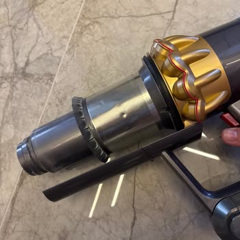 Dyson V15 Bakım Sonrası Bükülmüş Filtre, Hasarlı Orijinal Kutu Ve Kaba Müşteri Hizmeti