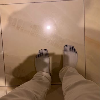 Hotic Mağazasından Aldığım Ayakkabının Çorapları Boyaması Ve Bilgilendirme Eksikliği